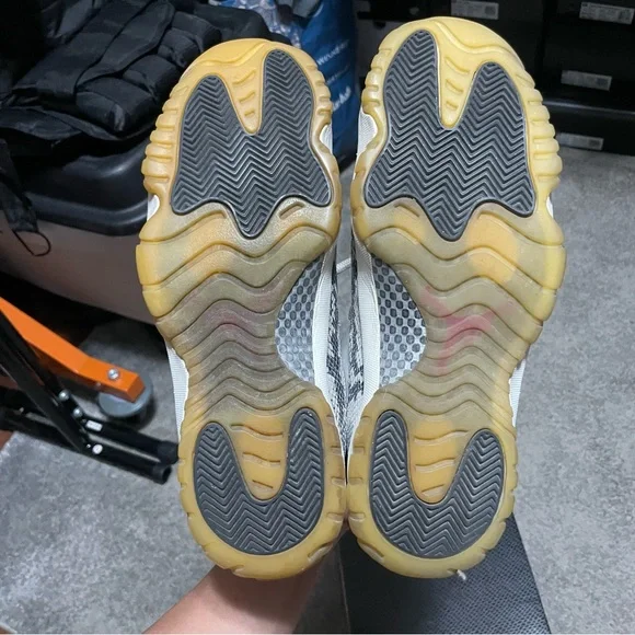 Jordan 11 Retro Low Light Bone Snakeskin Size 12 - Picture 5 of 11